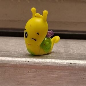 Ultra Rare Hatchimals Snailtail Season 1 collectible Garden Family series